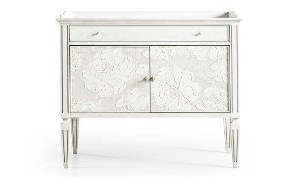 Picture of Mammatus White Night Chest